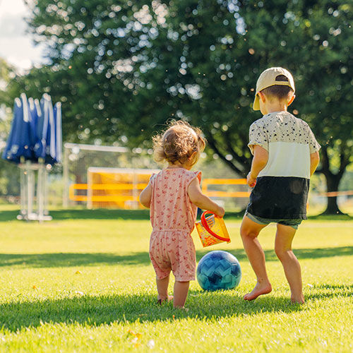 Kinder Wiese Fussball Tribschen